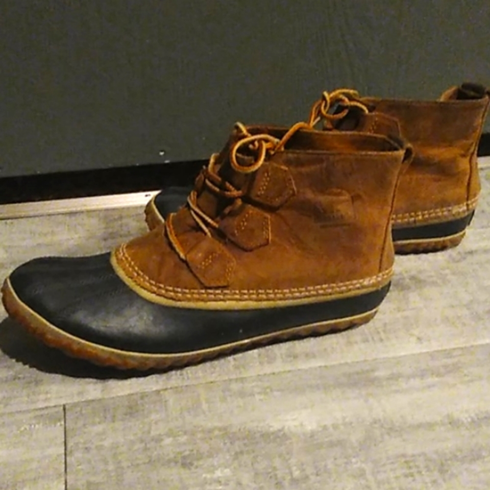 Sorel low-cut boots with rubber toe